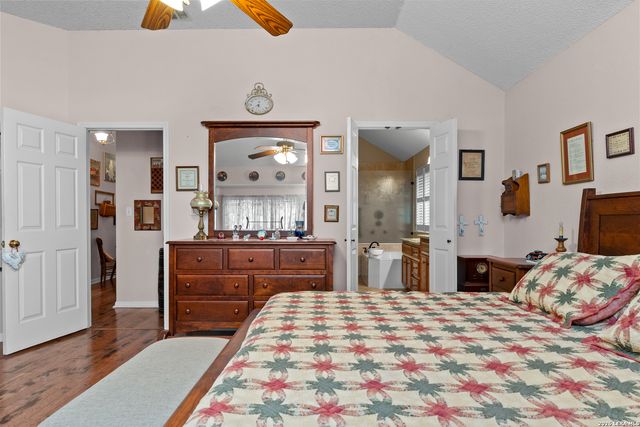 1275 FOX GLEN RD, New Braunfels, TX 78130