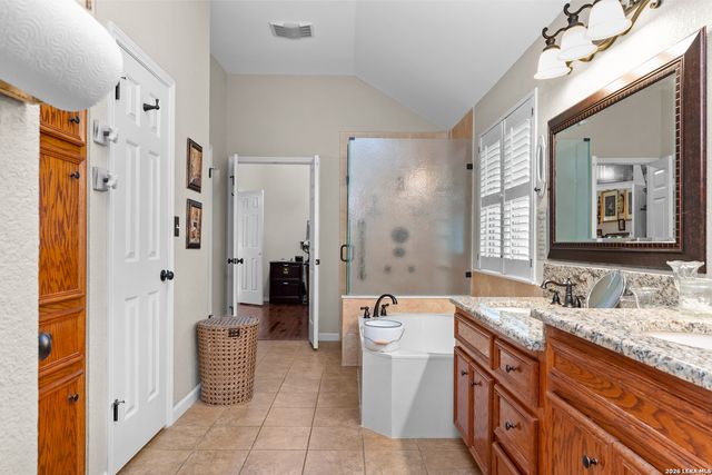 1275 FOX GLEN RD, New Braunfels, TX 78130