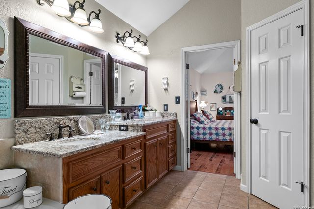 1275 FOX GLEN RD, New Braunfels, TX 78130