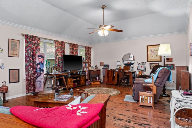 1275 FOX GLEN RD, New Braunfels, TX 78130