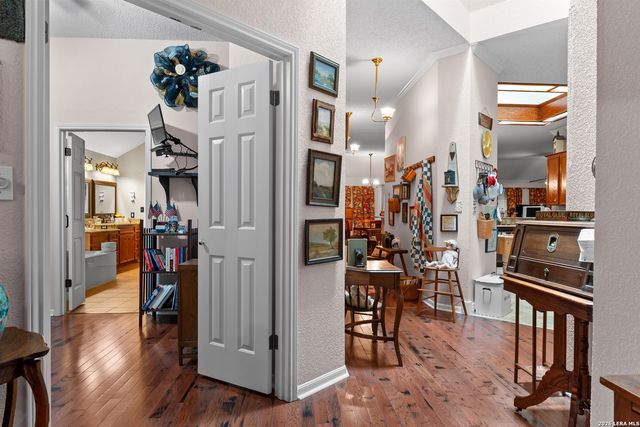 1275 FOX GLEN RD, New Braunfels, TX 78130