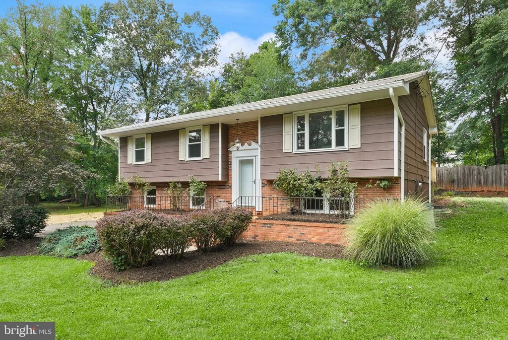 3 HICKORY LN, Stafford, VA 22556