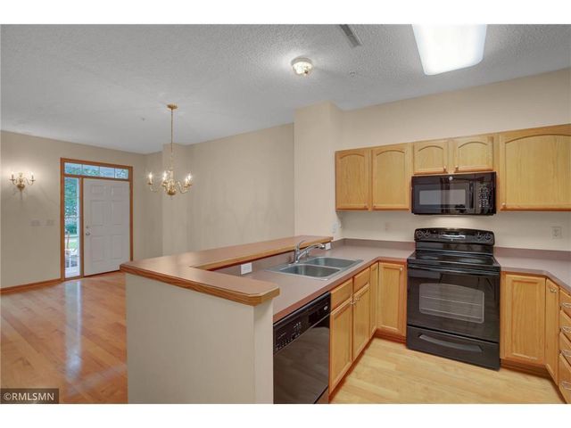 3029 Hemingway Trail N 2, Maplewood, MN 55109