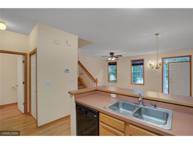 3029 Hemingway Trail N 2, Maplewood, MN 55109