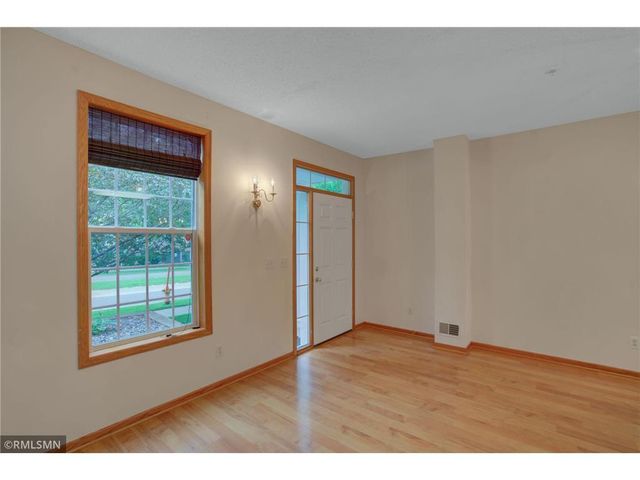 3029 Hemingway Trail N 2, Maplewood, MN 55109