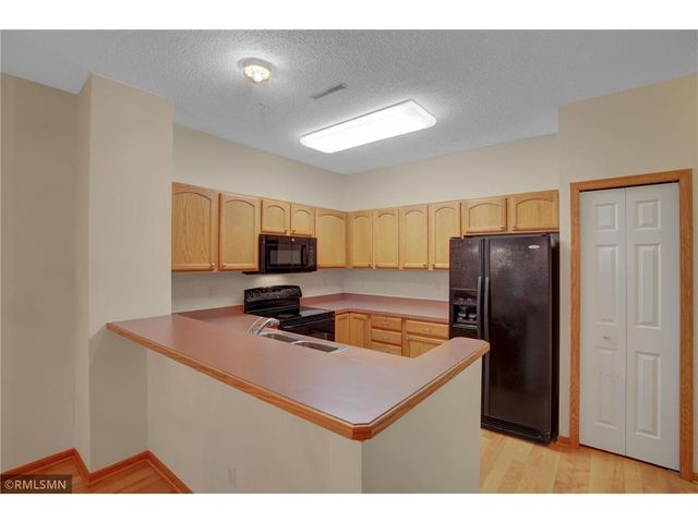 3029 Hemingway Trail N 2, Maplewood, MN 55109