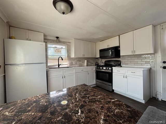 150 Main Street 57, Islip, NY 11751