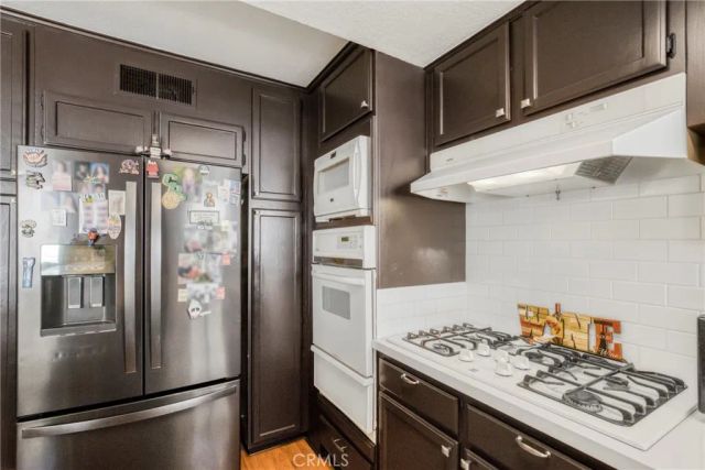10215 Variel Avenue 7, Chatsworth, CA 91311