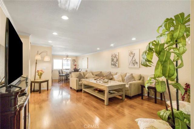 10215 Variel Avenue 7, Chatsworth, CA 91311