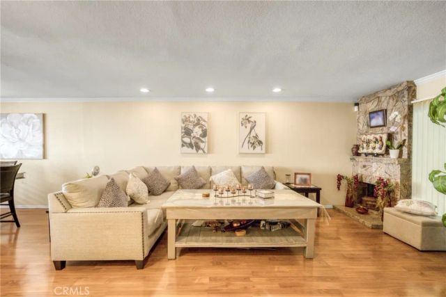 10215 Variel Avenue 7, Chatsworth, CA 91311