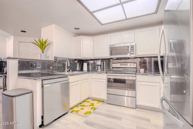 10410 N CAVE CREEK Road 1111, Phoenix, AZ 85020