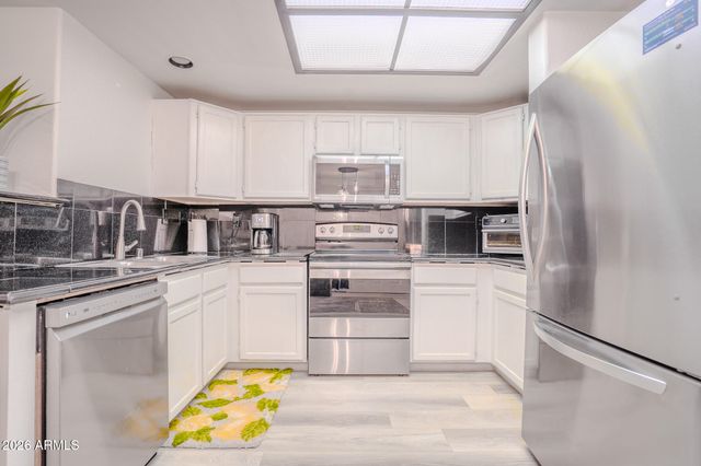 10410 N CAVE CREEK Road 1111, Phoenix, AZ 85020