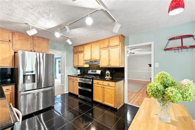 1599 Rangewood Drive SW, Lilburn, GA 30047
