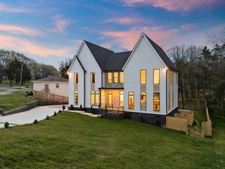 819 Davidson Dr, Nashville, TN 37205