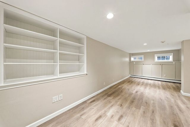 61 W Cedar St 1, Boston, MA 02114