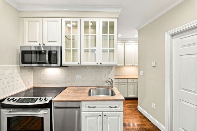 61 W Cedar St 1, Boston, MA 02114