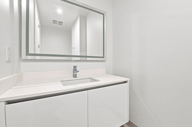 220 Lake Shore Drive 1517, Lake Park, FL 33403