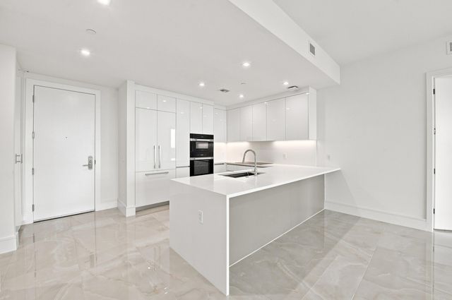 220 Lake Shore Drive 1517, Lake Park, FL 33403