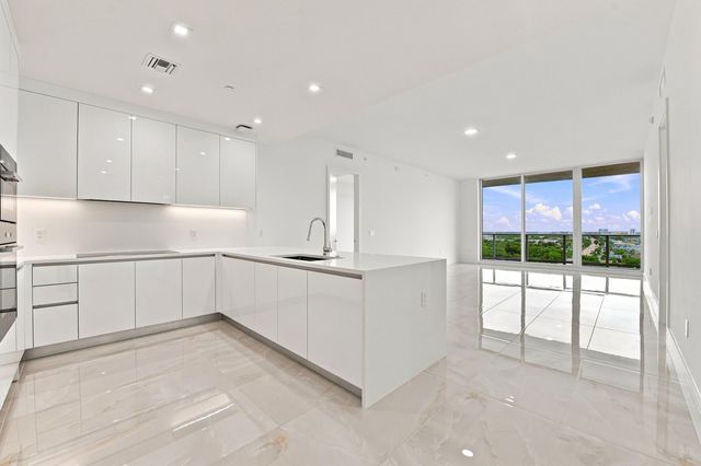 220 Lake Shore Drive 1517, Lake Park, FL 33403