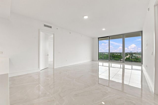 220 Lake Shore Drive 1517, Lake Park, FL 33403