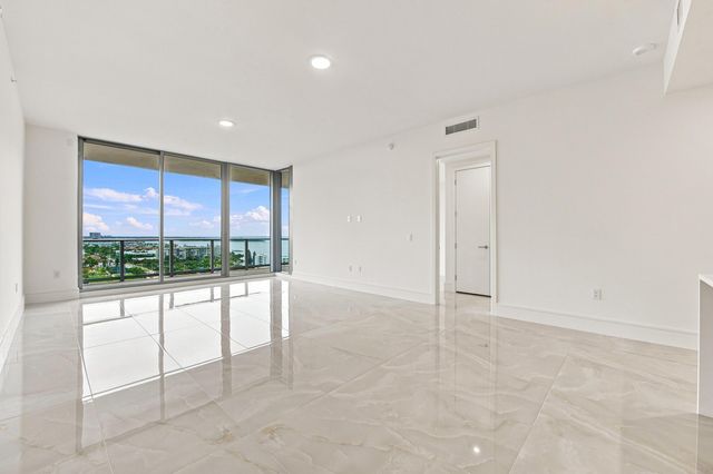 220 Lake Shore Drive 1517, Lake Park, FL 33403