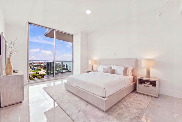 220 Lake Shore Drive 1517, Lake Park, FL 33403