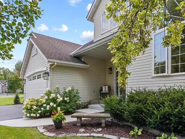 4574 Hummingbird Trail NE, Prior Lake, MN 55372