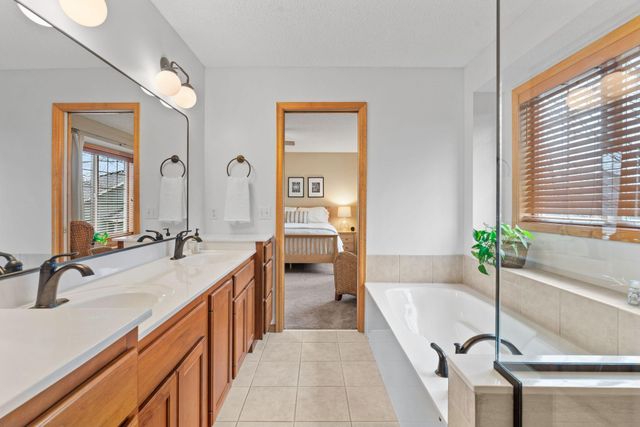 4574 Hummingbird Trail NE, Prior Lake, MN 55372