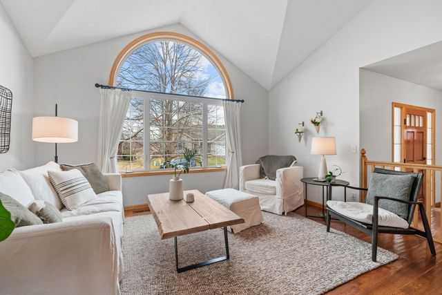 4574 Hummingbird Trail NE, Prior Lake, MN 55372