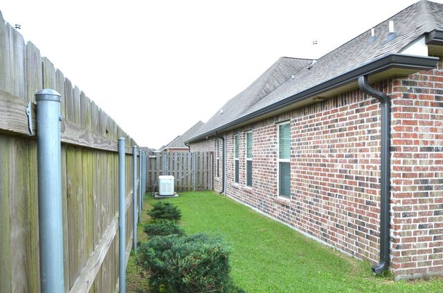 125 Red Maple Dr, Gray, LA 70359