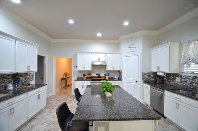 125 Red Maple Dr, Gray, LA 70359