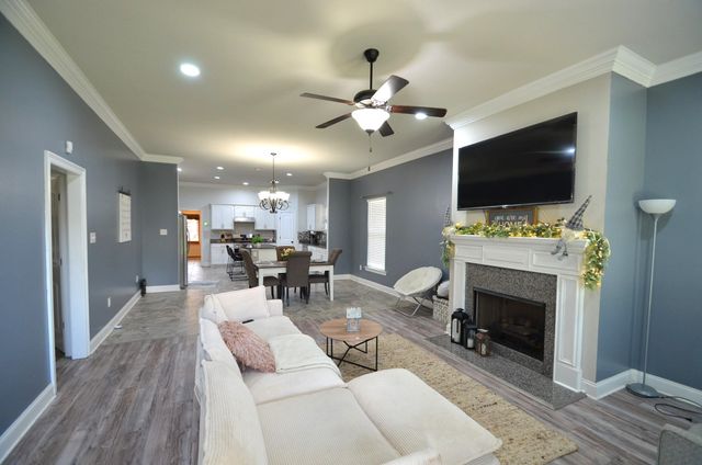 125 Red Maple Dr, Gray, LA 70359