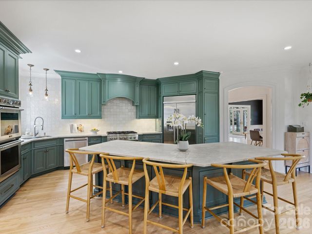 8226 Fairview Road, Charlotte, NC 28226