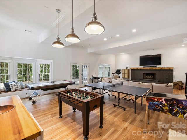 8226 Fairview Road, Charlotte, NC 28226