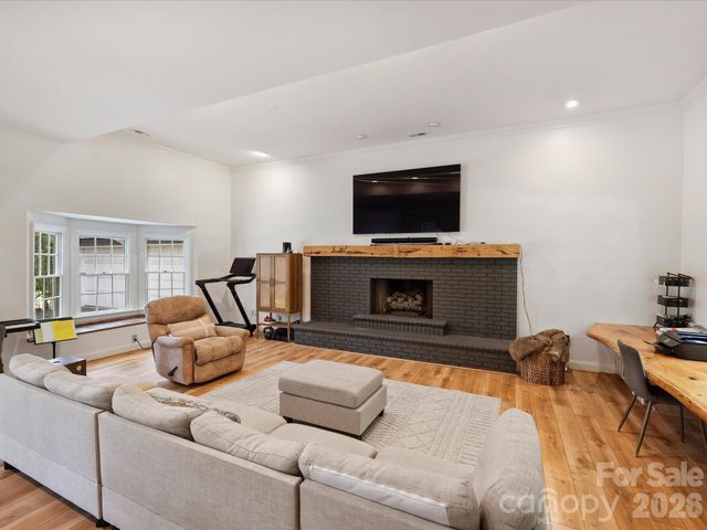 8226 Fairview Road, Charlotte, NC 28226