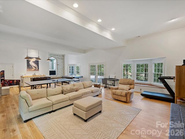 8226 Fairview Road, Charlotte, NC 28226