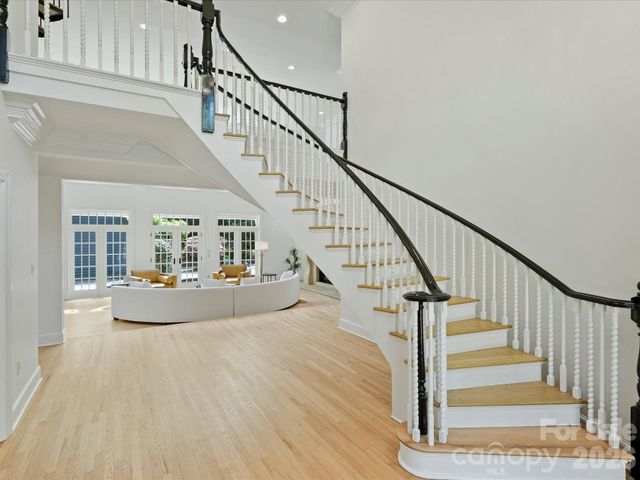 8226 Fairview Road, Charlotte, NC 28226