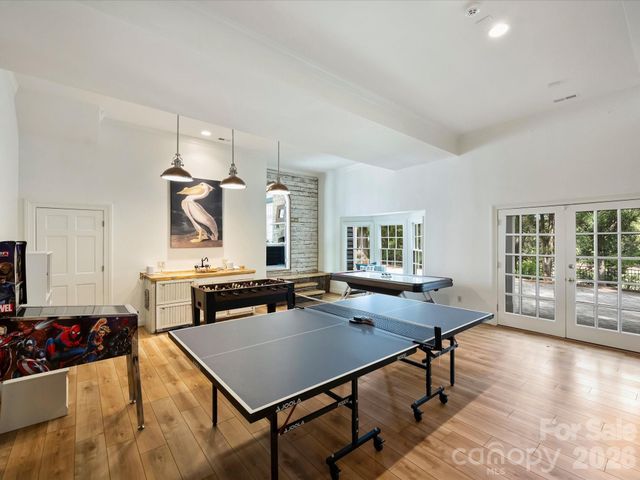 8226 Fairview Road, Charlotte, NC 28226