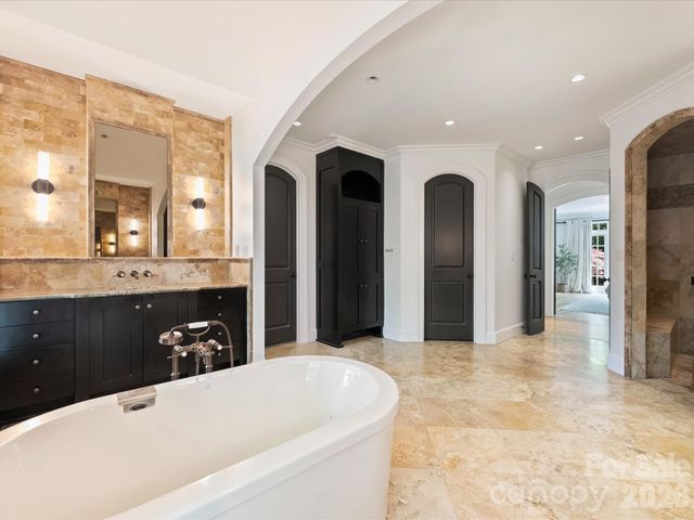 8226 Fairview Road, Charlotte, NC 28226