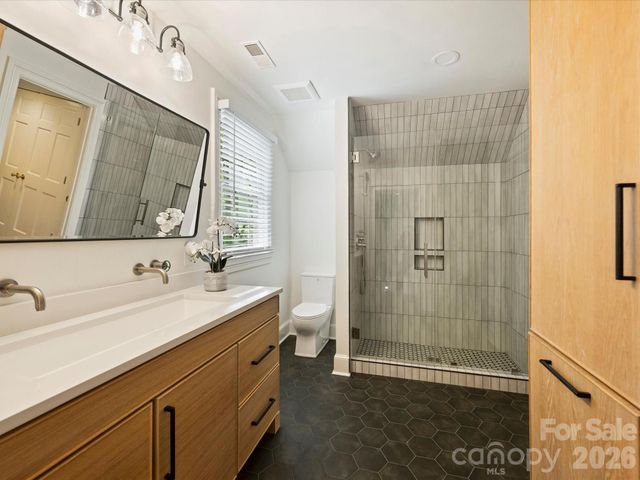 8226 Fairview Road, Charlotte, NC 28226