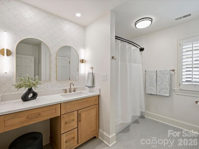 8226 Fairview Road, Charlotte, NC 28226