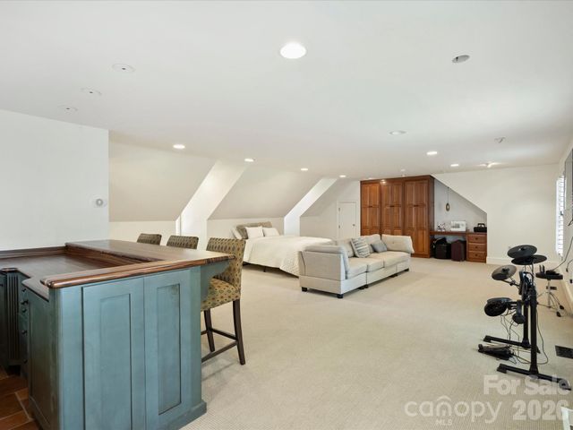 8226 Fairview Road, Charlotte, NC 28226