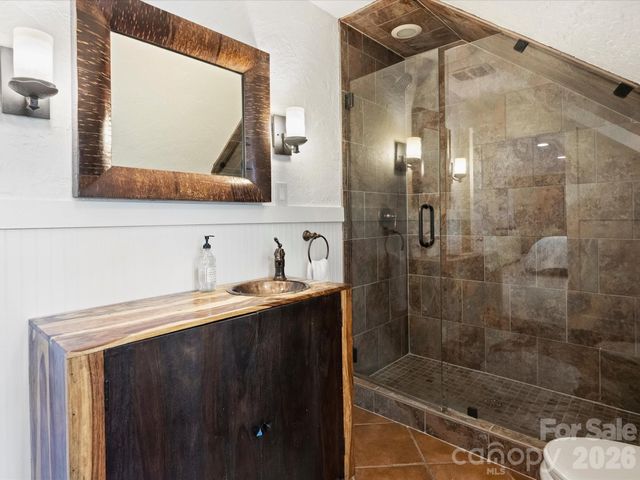 8226 Fairview Road, Charlotte, NC 28226