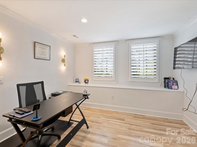 8226 Fairview Road, Charlotte, NC 28226