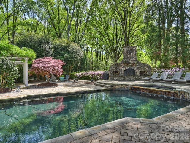 8226 Fairview Road, Charlotte, NC 28226