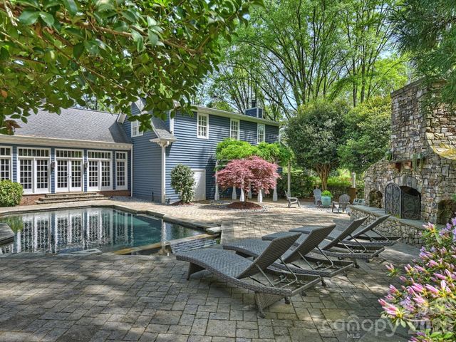 8226 Fairview Road, Charlotte, NC 28226