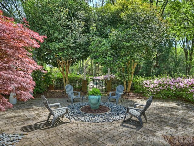 8226 Fairview Road, Charlotte, NC 28226