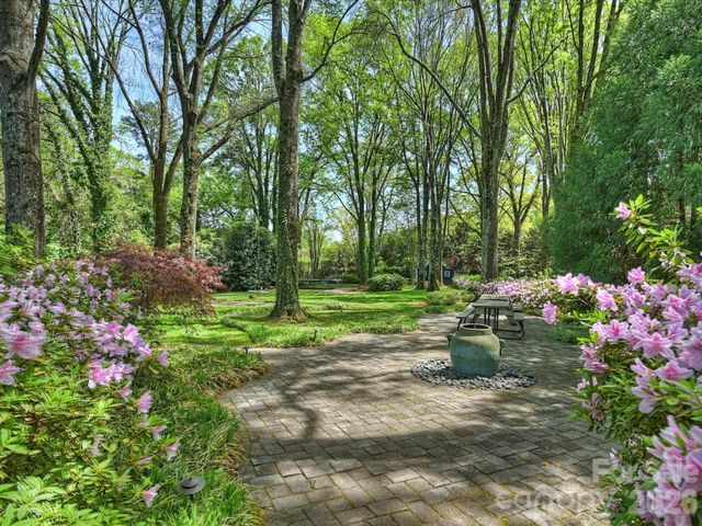 8226 Fairview Road, Charlotte, NC 28226