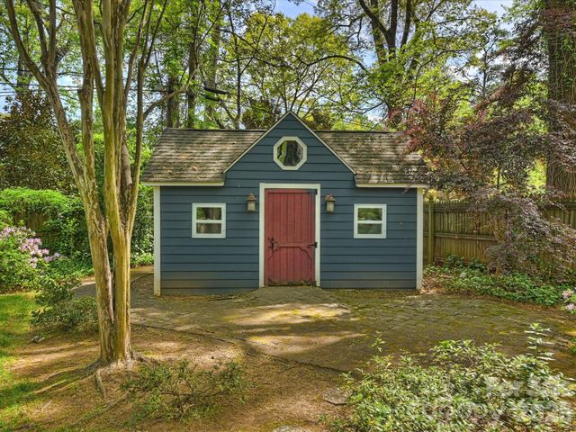 8226 Fairview Road, Charlotte, NC 28226