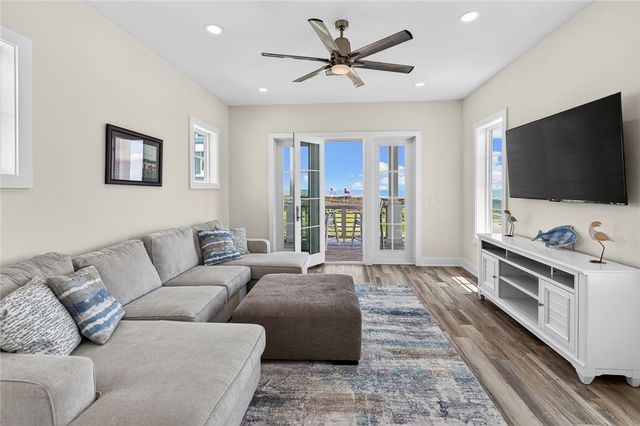 186 Sunrise Ave, Port Aransas, TX 78373